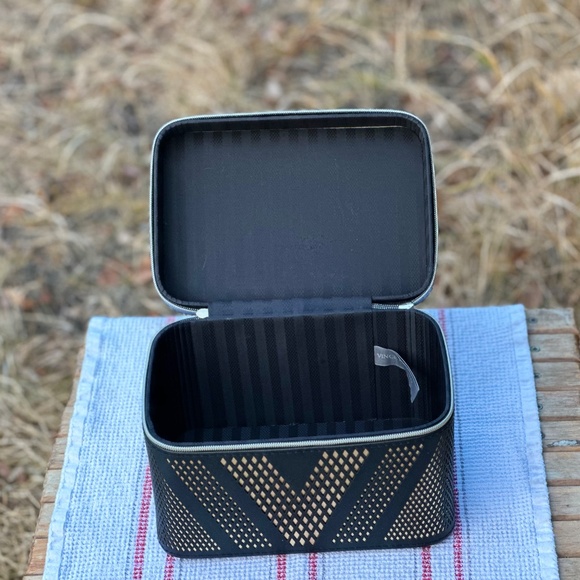 Makeup and Jewelry Organizer - Picture 6 of 16